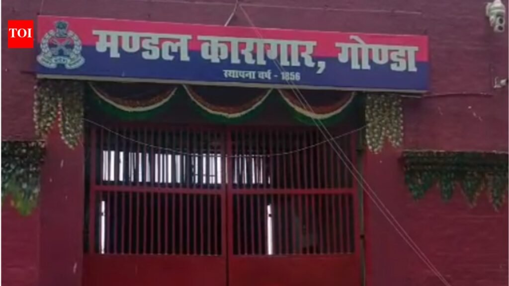 10 bullets in her pocket, minor girl visits UP jail to meet lover, cops outwit her | Lucknow News