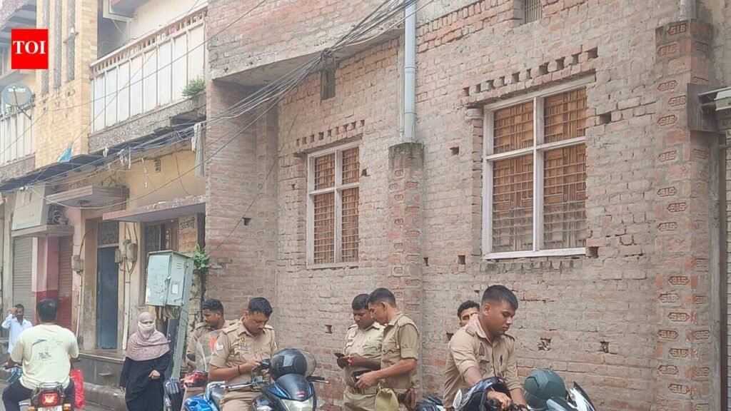 Weaver bludgeoned to death; accused shot, held after encounter | Varanasi News