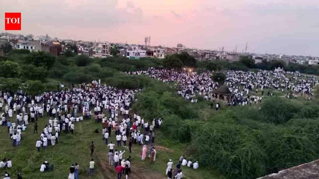 Abaan buried beside slain father Atiq; brothers Ali, Umar attend funeral | Prayagraj News