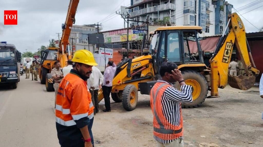 NHAI swoops on encroachments along M’luru-Talapady highway | Bengaluru News