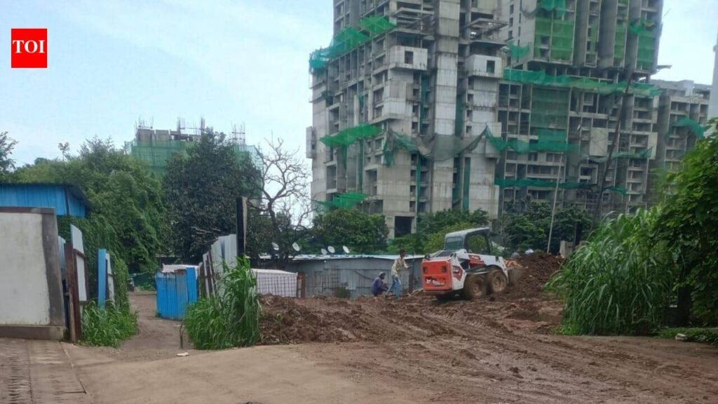 Unchecked construction turns Balewadi roads muddy, slippery and risky for residents | Pune News