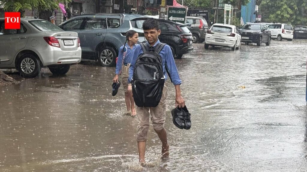 No lessons learnt: Students wade through knee-deep water as govt schools remain open | Gurgaon News