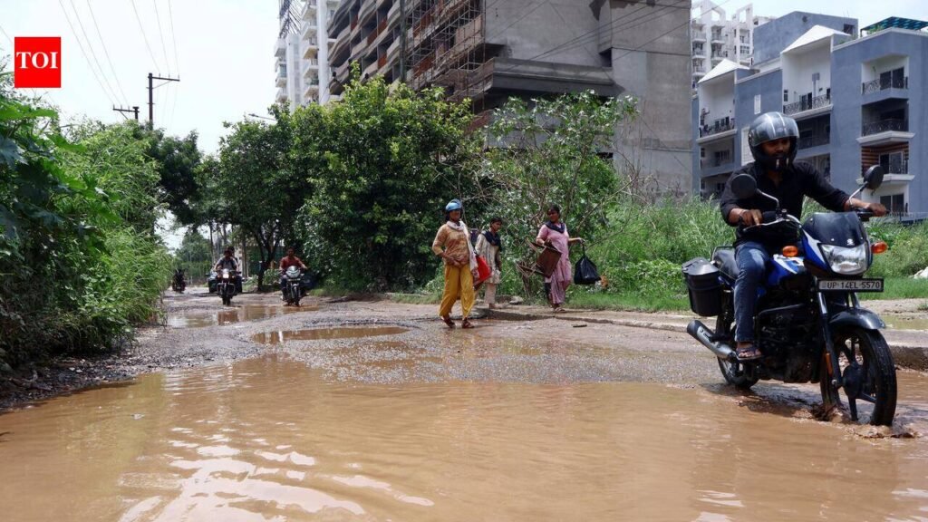 Lined with flats, this Ghaziabad road is lying in disrepair for 5 years | Noida News