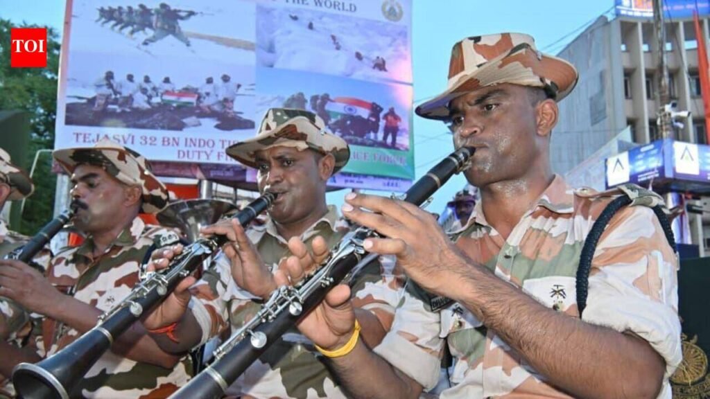 ITBP band delivers stirring patriotic performance | Kanpur News