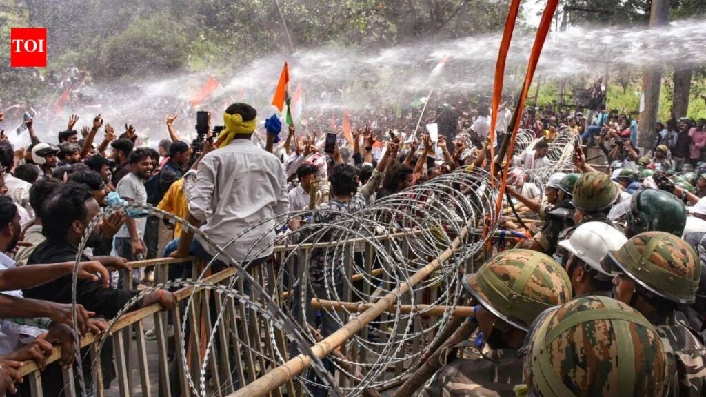 Lathis, water cannons, barbed wires: Ranchi becomes warzone as JPSC protesters march towards assembly | Ranchi News