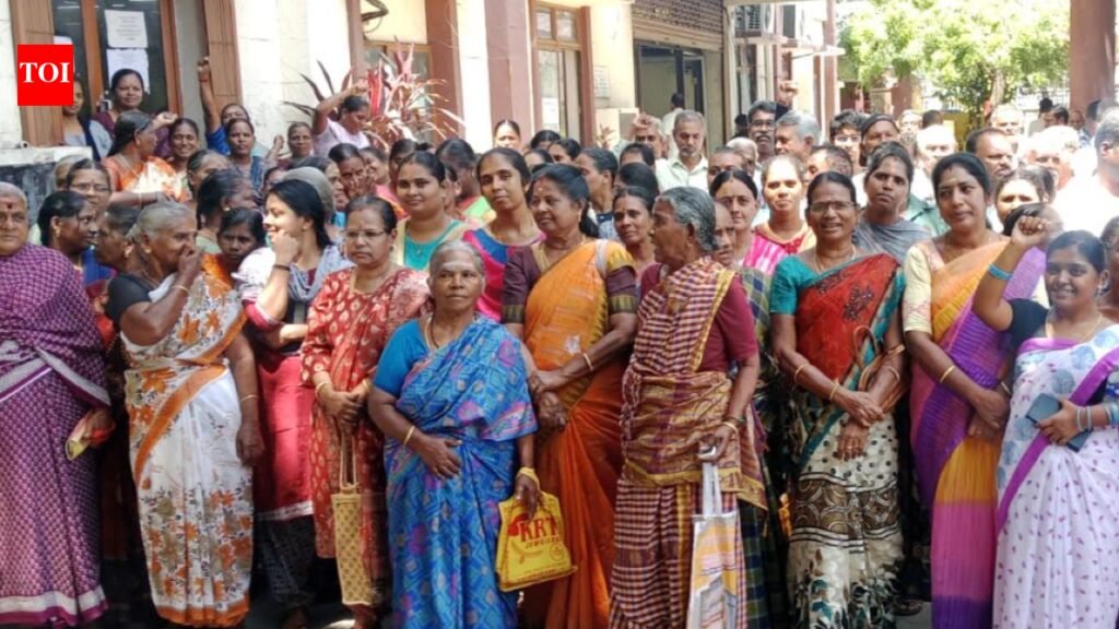 Residents besiegeCoimbatore corporation office over delay in building flyover in Ondipudur | Coimbatore News