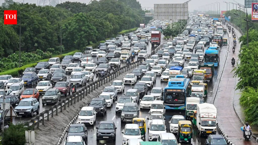 Delhi traffic crawls as Kanwar Yatra peaks, rain adds to congestion before Shivratri | Delhi News