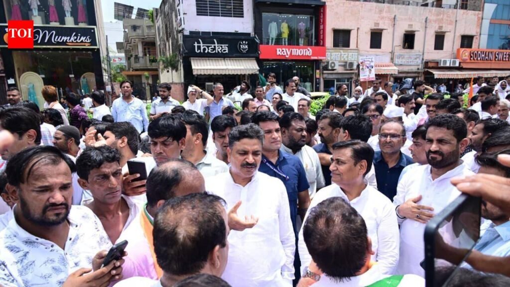 Congress stages twin protests over Jaipur civic woes | Jaipur News