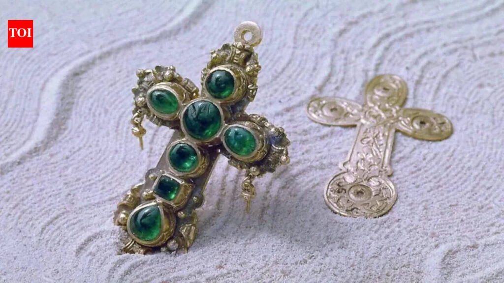 A diver found a $3 million gold cross in a Spanish shipwreck; 20 years later, it vanished from a museum | World News