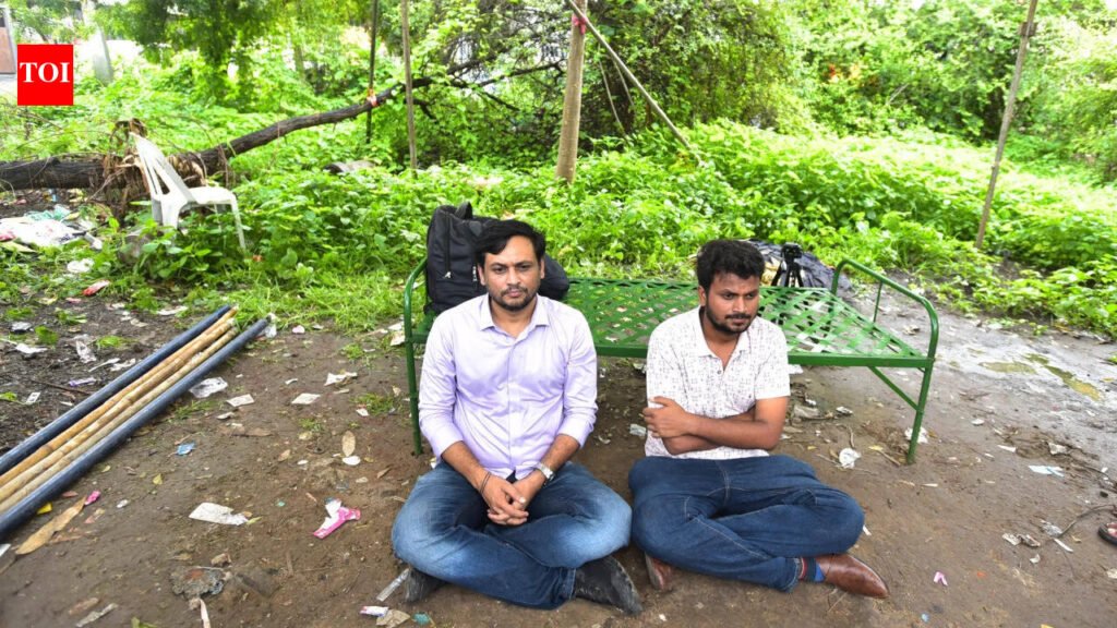 Youths on indefinite hunger strike against CJP founder shifted to hospital, another duo continue fast in protest against ‘favouritism’ in core committee | Chhatrapati Sambhajinagar News