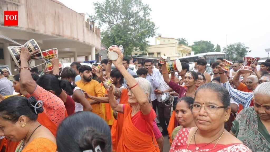 From 108 drums to heritage autos, Vadnagar celebrates Sharavanotsav