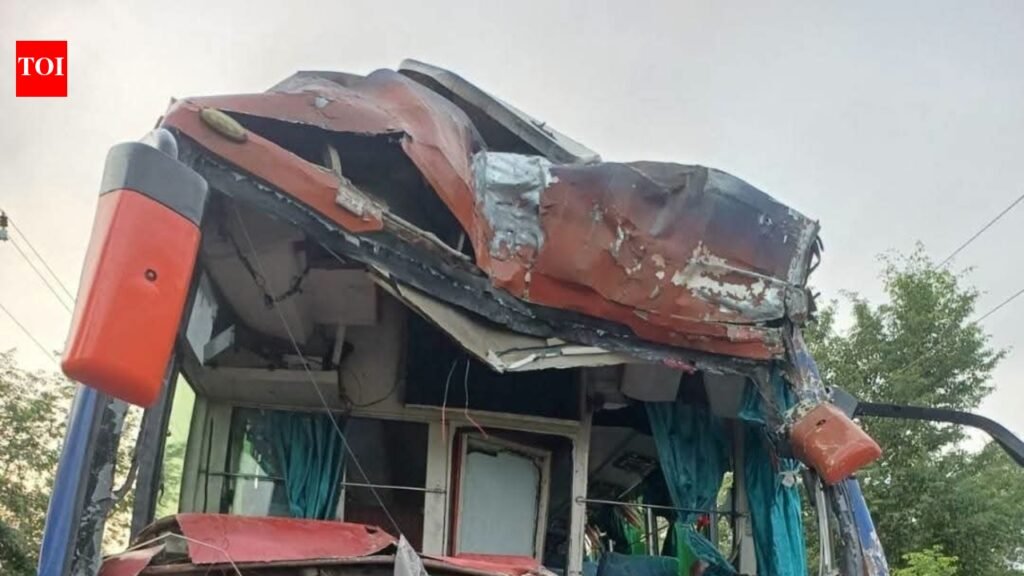 3 Nepal pilgrims killed as bus hits parked truck in Koderma