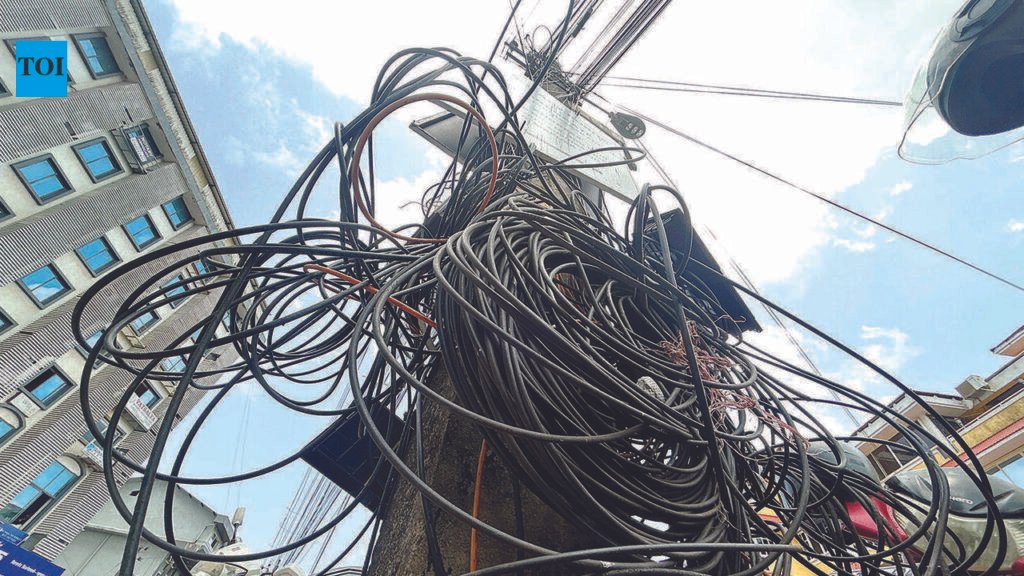 Gang uses crane, steals BSNL cable worth ₹7L