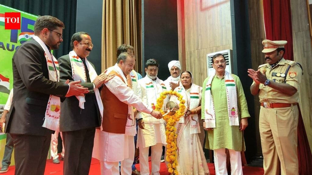 Jhansi marks I-Day with flag hoisting, heritage rally