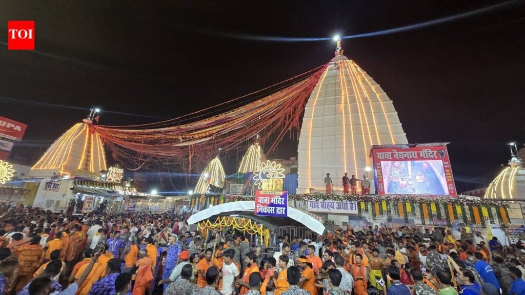 Third Somwari, Nag Panchami draw 4 lakh pilgrims to Deoghar | Ranchi News