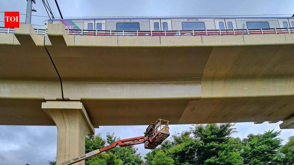 Metro rail on top, HCMTR road below at intersection points | Pune News