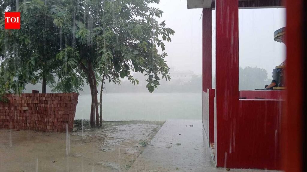 Ganga nears warning level in Kashi, floodwater engulfs houses along Varuna | Varanasi News
