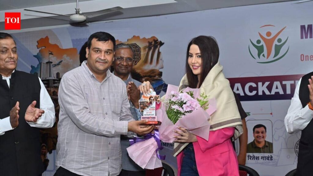 Congress trying to create its own constitution: Amruta | Nagpur News