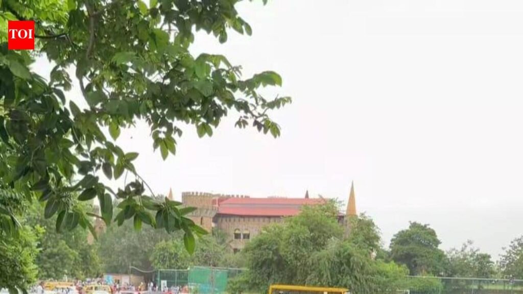 Anxious Parents, Frantic Calls & Tense Moments: Threat Emails Spark Panic Across Nagpur Schools | Nagpur News