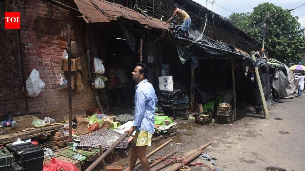 Illegal club structures, mkt stall extensions go in Lansdowne eviction drive two days after min’s visit | Kolkata News