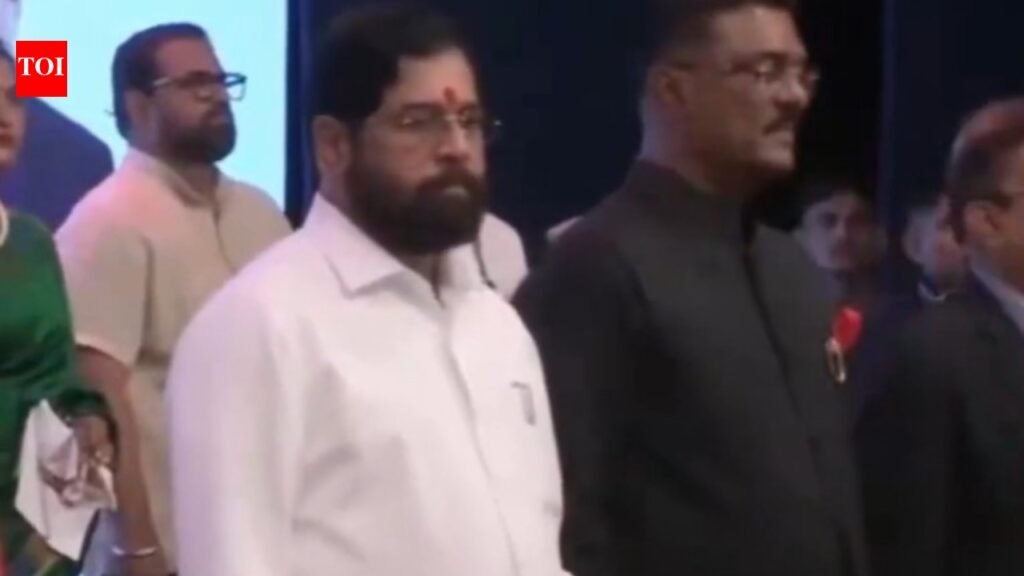 Lata Mangeshkar song played instead of official Vande Mataram, Eknath Shinde flags faux pas | Mumbai News