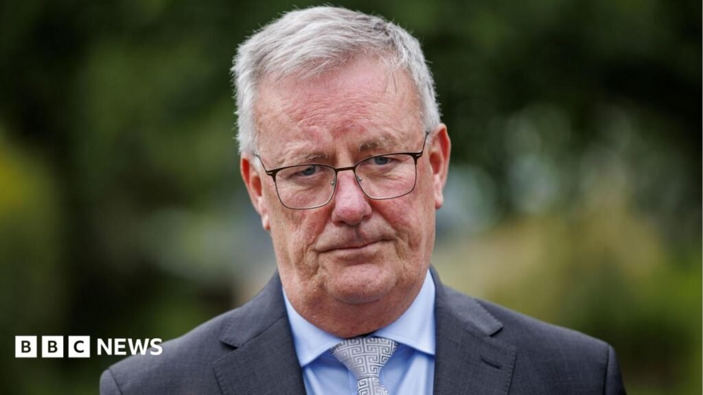 Mike Nesbitt: Health officials back minister following resignation