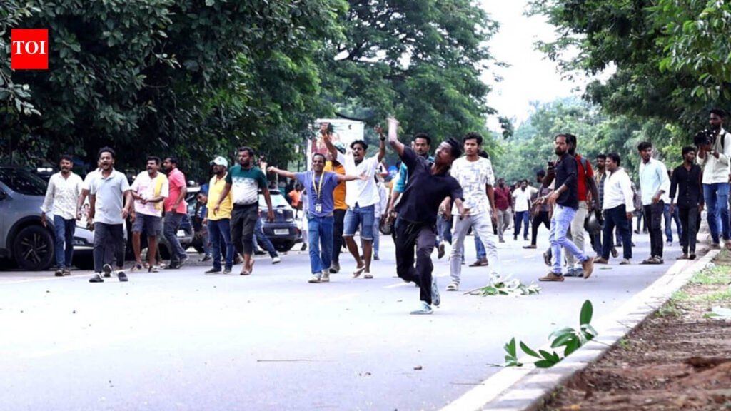 25 injured, vehicles damaged as app-based vehicle drivers’ protest in Bhubaneswar turned violent | Bhubaneswar News