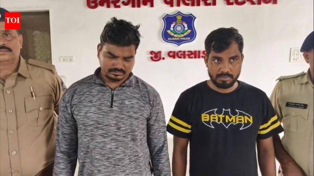 Thieves dial cops for rescue on getting locked in jewellery shop | Surat News