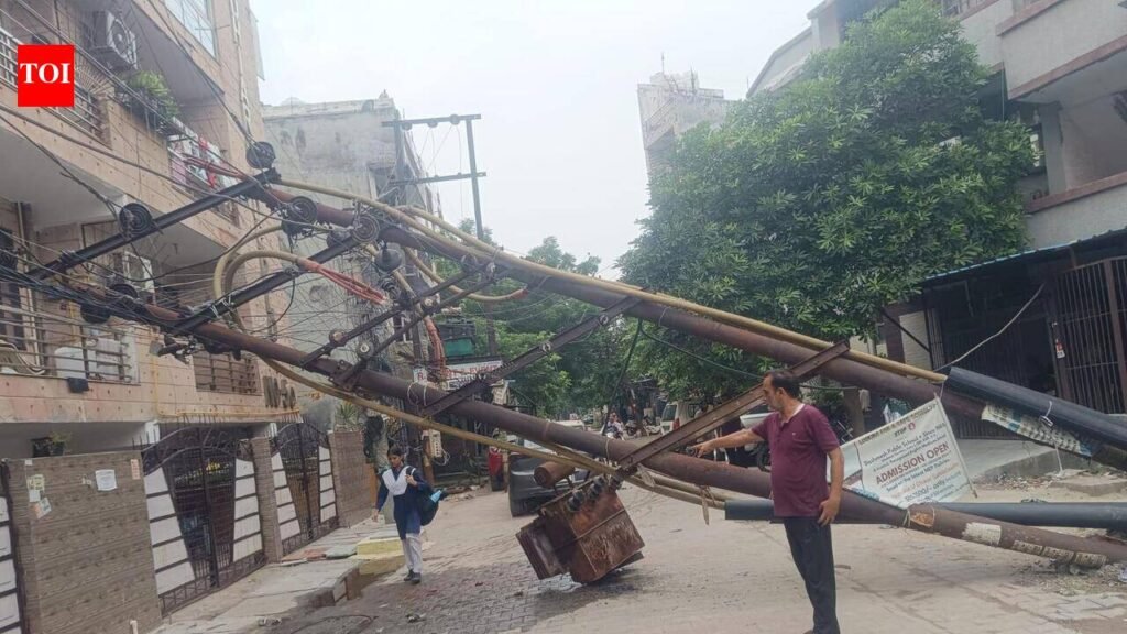 Rusted pole carrying 11,000V wires & transformer collapses, narrowly misses two houses in Ghaziabad | Noida News
