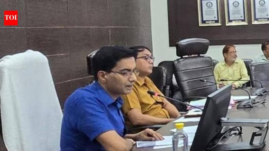 Div Comm orders priority clearance of 6,831 revenue cases pending for over 5 yrs | Prayagraj News