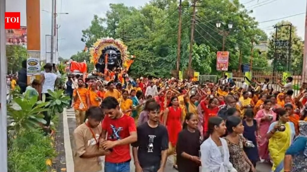 Thousands join kanwar yatra from Orchha to Jhansi amid aerial petal shower | Kanpur News
