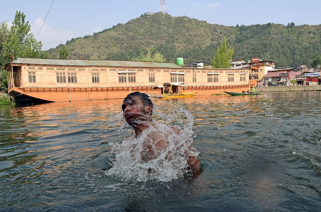 “J&K to Remain Hot and Humid; Heavy Showers Likely in Parts of Jammu”: MeT
