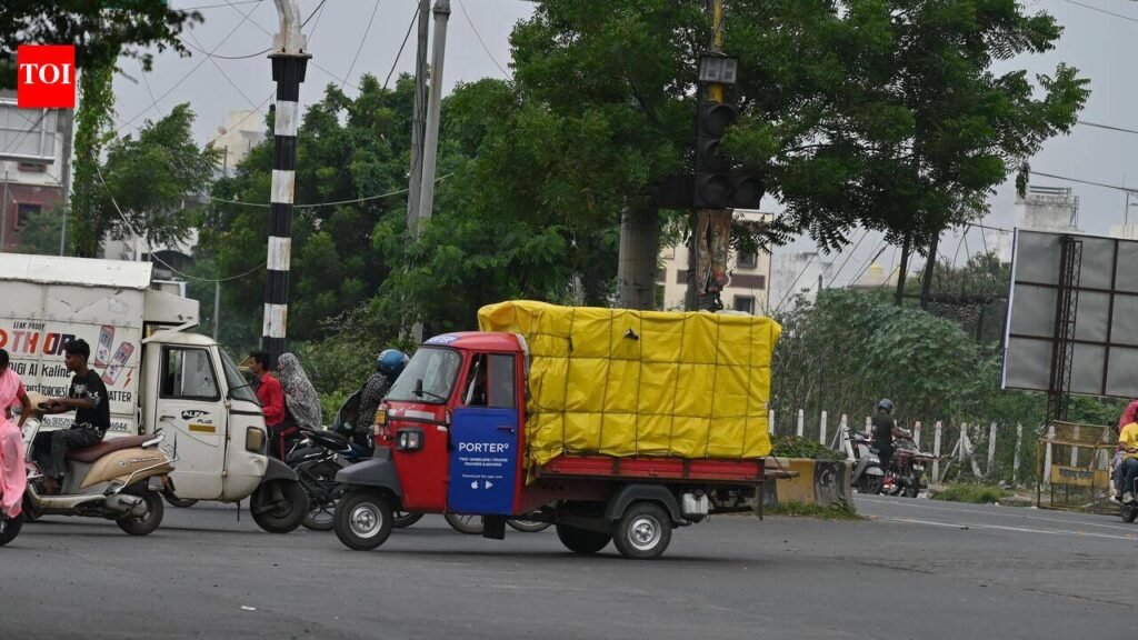 Action against traffic violations drops by 865 cases a day, signal jumping plunges four-folds | Nagpur News