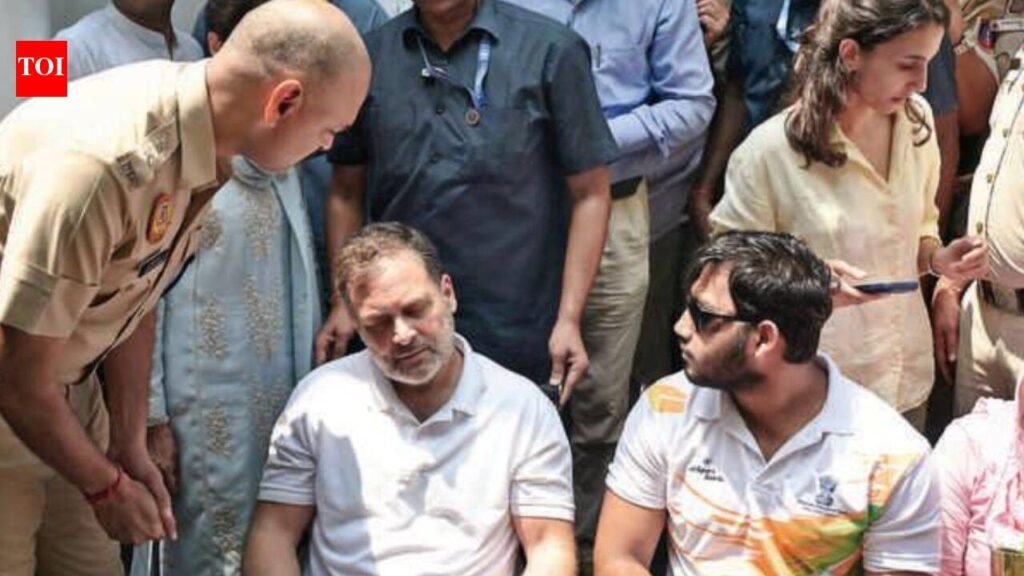 Pellet injuries: FIR filed after Rahul Gandhi sits on dharna | Delhi News