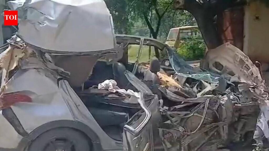 One dead, another injured as car crashes on Agra-Lko eway | Kanpur News