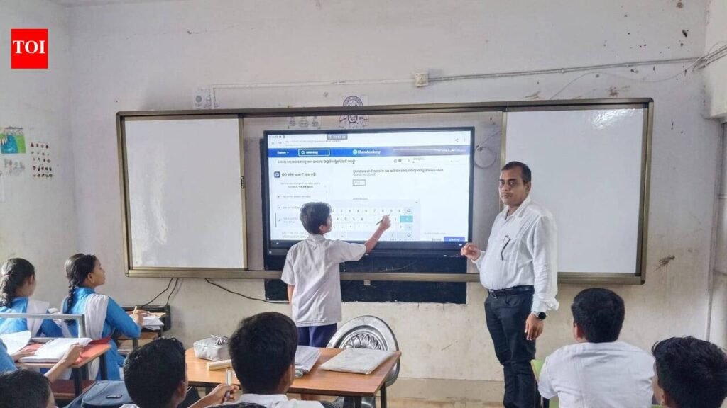 Innovative teaching beyond classroom earns headmaster national honour | Bhubaneswar News