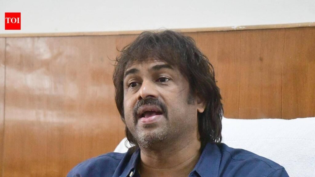 Brotherly barbs: Madhu dismisses Cong-BJP nexus charge, calls critics ‘rusty cars’ | Mysuru News
