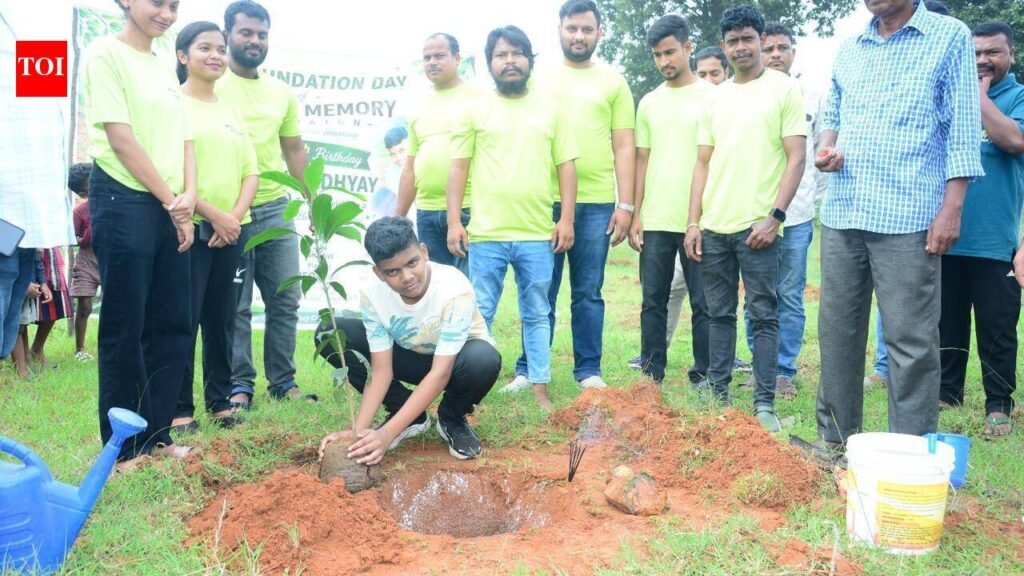 Sundargarh teenager plants 150 saplings on 15th b’day, drives Green Memory Campaign | Bhubaneswar News