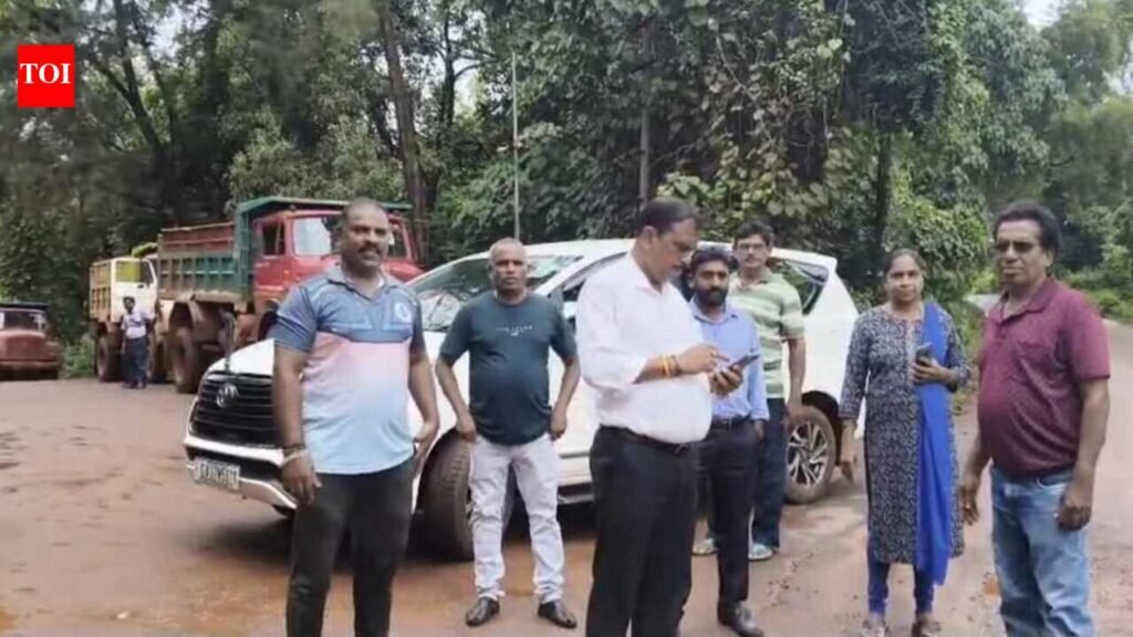 MLA uses personal car to block ore trucks in protest of muddy road in Sarmanas | Goa News