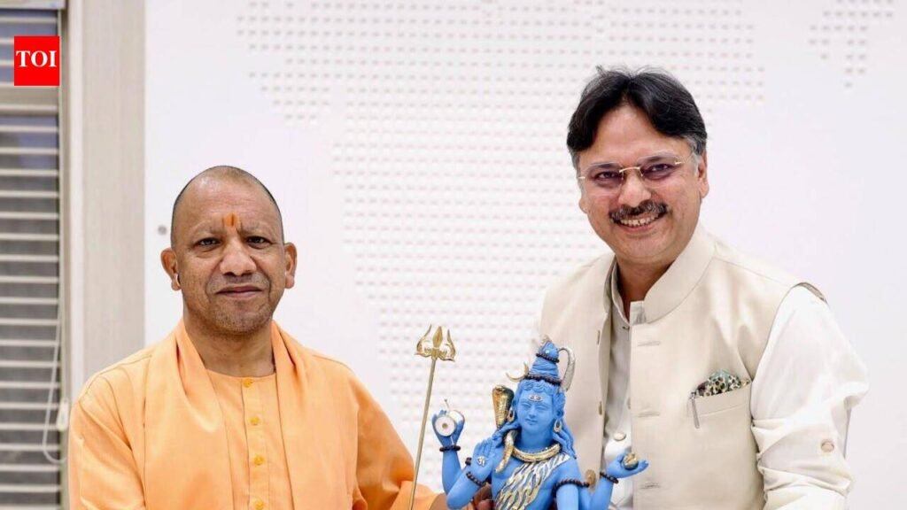 Rajeshwar Singh raises Golf City residents’ issues with CM | Lucknow News
