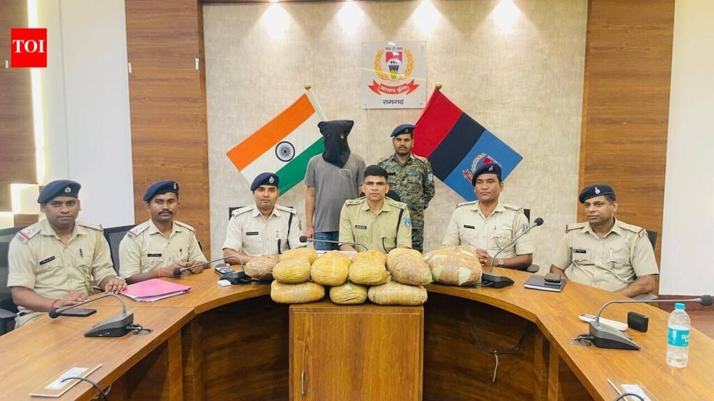Ramgarh vendor held with 22 kg ganja, two cars seized | Ranchi News