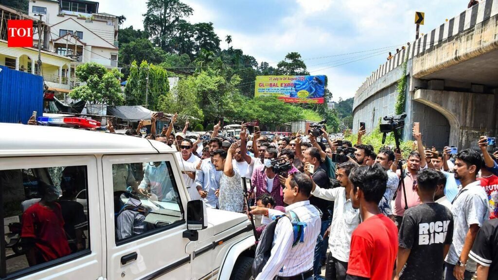 Blockade ends, but fear keeps Assam cab drivers off Meghalaya roads | Guwahati News