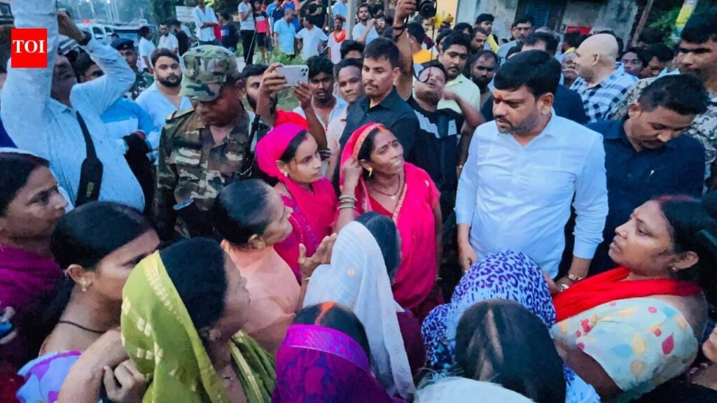 Cave in damages several homes in Dhanbad, residents seek rehabilitation | Ranchi News