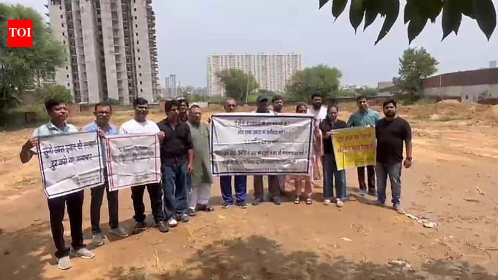 8 years on, only 10% work done at Gurgaon condo, homebuyers protest | Gurgaon News
