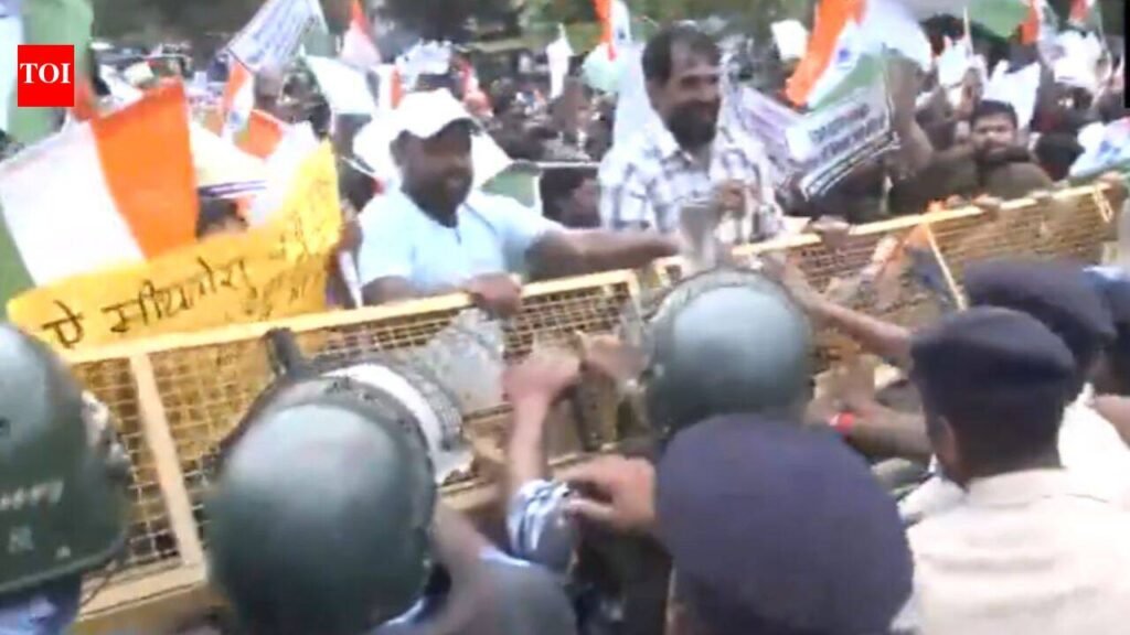 BPSC row: Students break barricades, march towards Raj Bhavan in Patna | Patna News