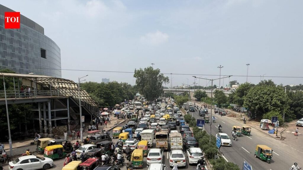 Deep impact: IFFCO Chowk sinkhole derails traffic on MG Road, eway | Gurgaon News