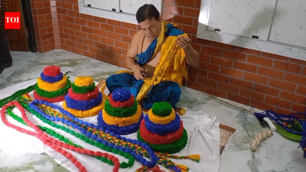 Giant rakhis take shape for Puri temple deities | Bhubaneswar News