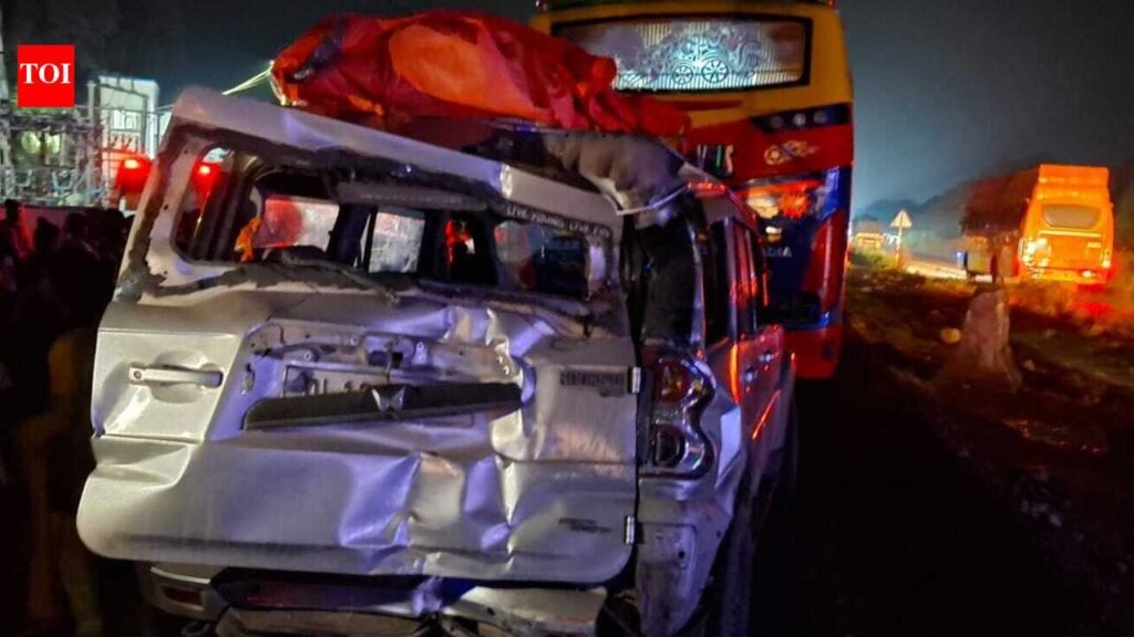 Tourist bus rams into 2 cars on NH-16 in Balasore, 4 hurt | Bhubaneswar News