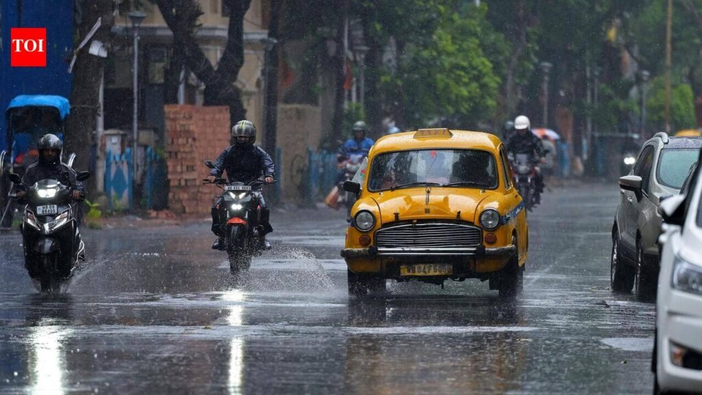 Met office spies heavy weekend rain as Bay system forms | Kolkata News