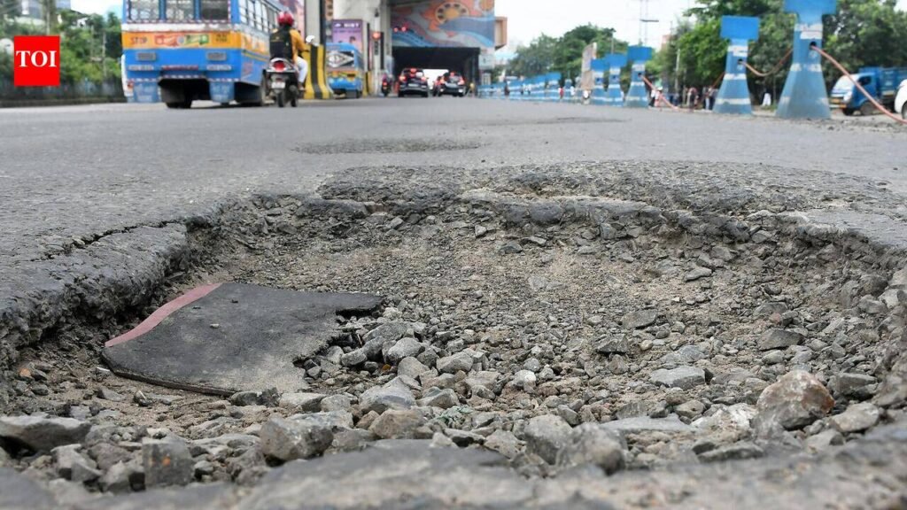 Commuters face crater challenge on Bypass | Kolkata News